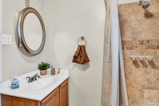 bathroom featuring a shower with curtain and vanity