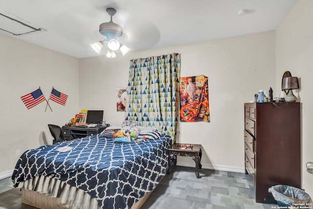 bedroom with ceiling fan