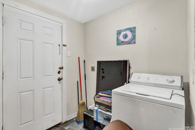 washroom with washer / clothes dryer