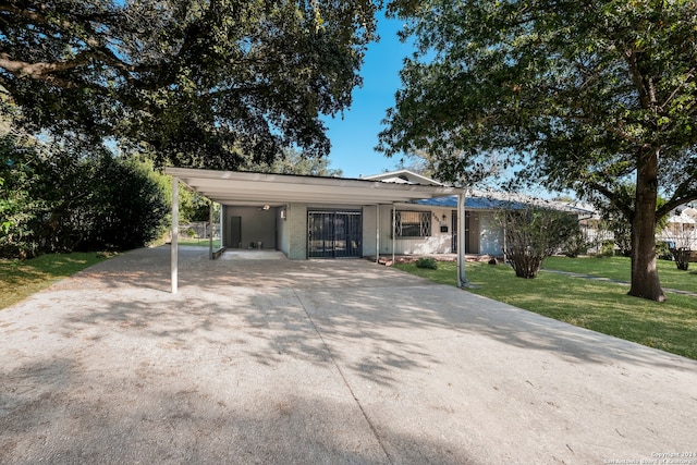 view of front facade featuring a front lawn and a carport