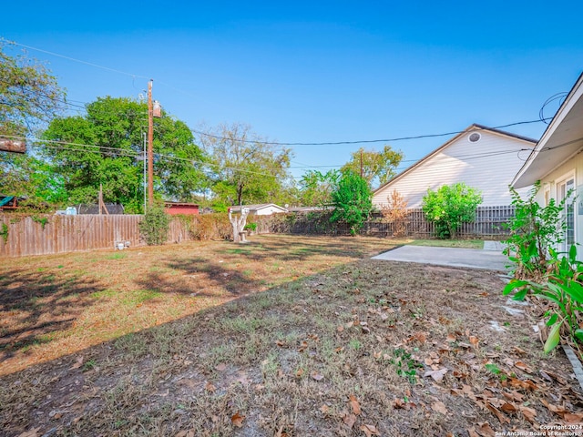 view of yard with a patio