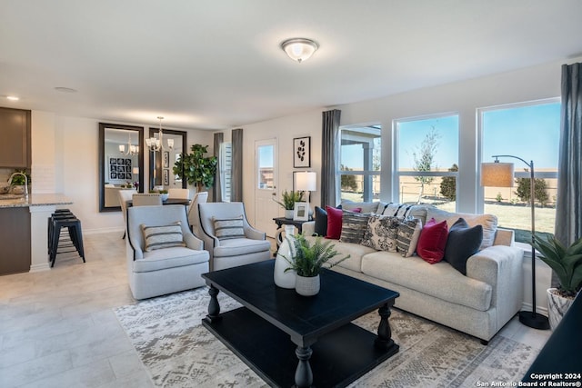 living room featuring an inviting chandelier and sink