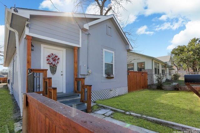 view of front of property with a front yard