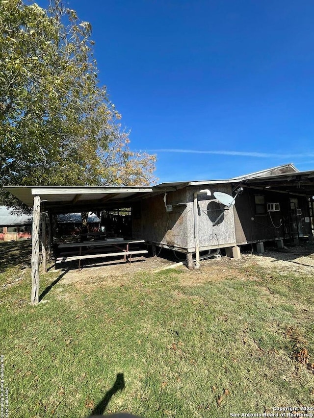 exterior space featuring a yard