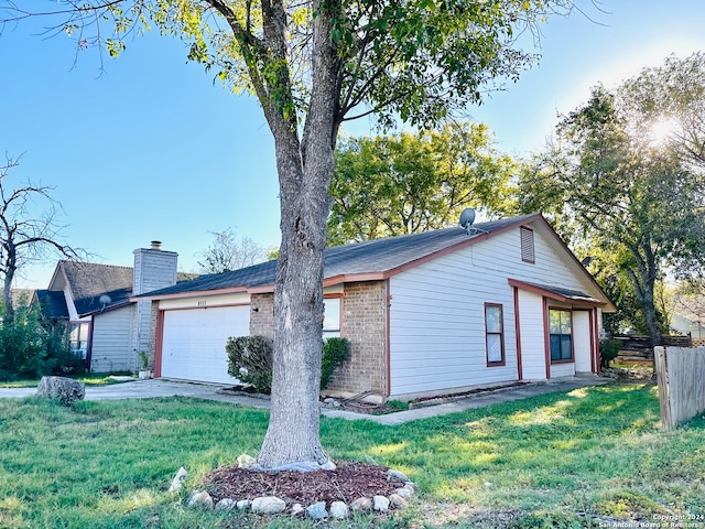 view of front of house featuring a garage and a front yard