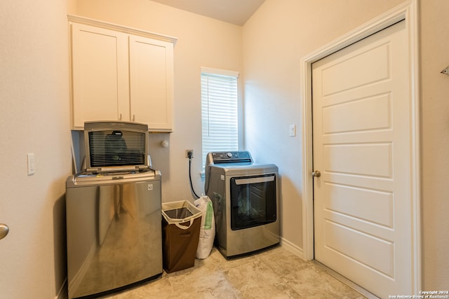 laundry room featuring cabinets and independent washer and dryer