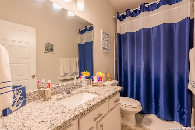 bathroom featuring a shower with curtain, vanity, and toilet