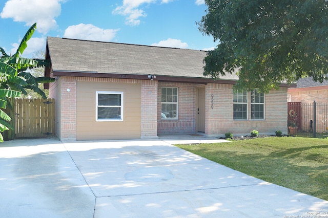 ranch-style home with a front yard