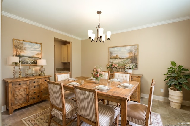 dining room featuring hardwood / wood-style flooring, a notable chandelier, and crown molding