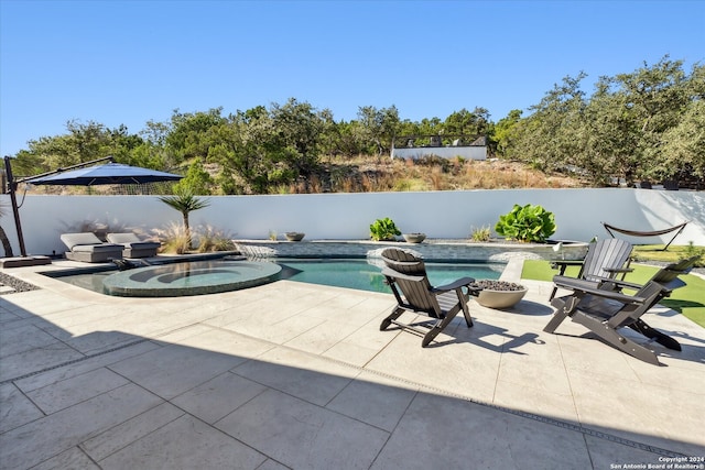 view of pool featuring an in ground hot tub and a patio area