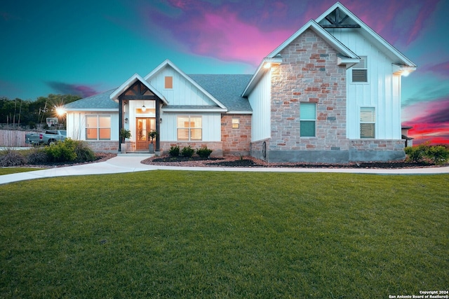 craftsman-style house featuring a yard