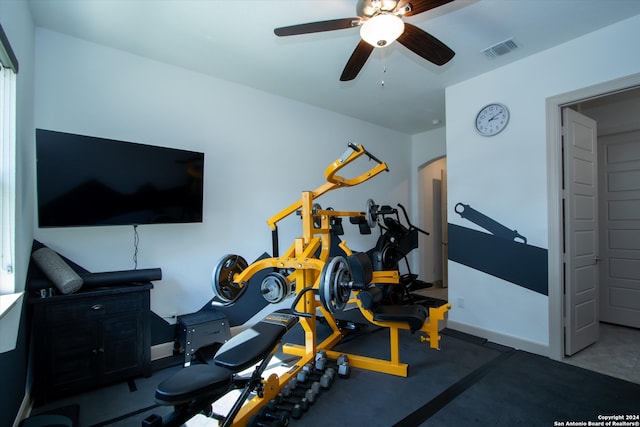 exercise room featuring ceiling fan