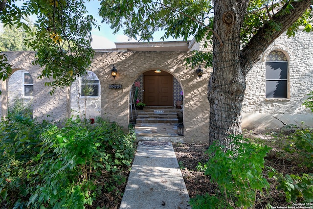 view of property entrance