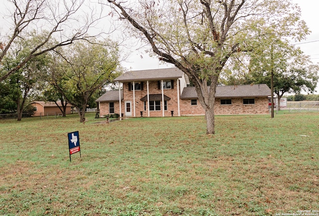 view of front of house featuring a front lawn