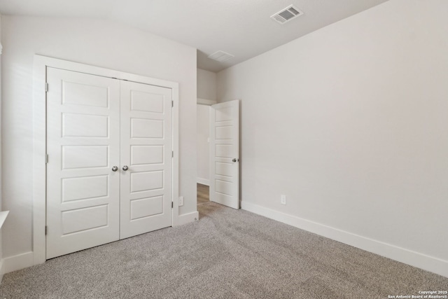 unfurnished bedroom with carpet flooring and a closet