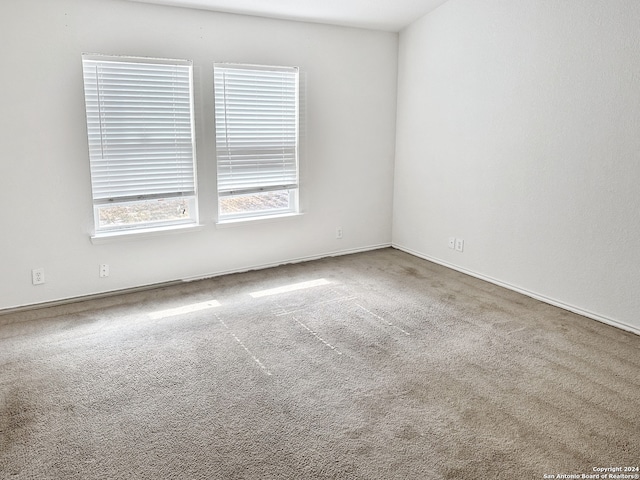 spare room featuring carpet floors