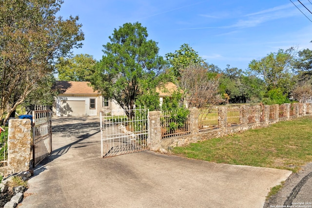 exterior space featuring an outbuilding