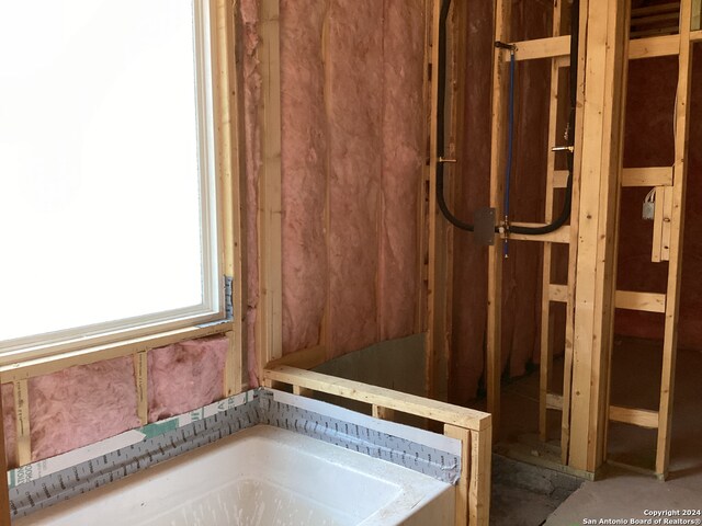 bathroom featuring a bathing tub