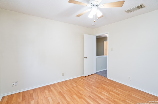 unfurnished room with light wood-type flooring and ceiling fan