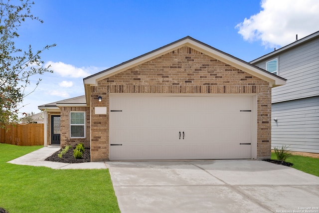 view of front facade with a front yard