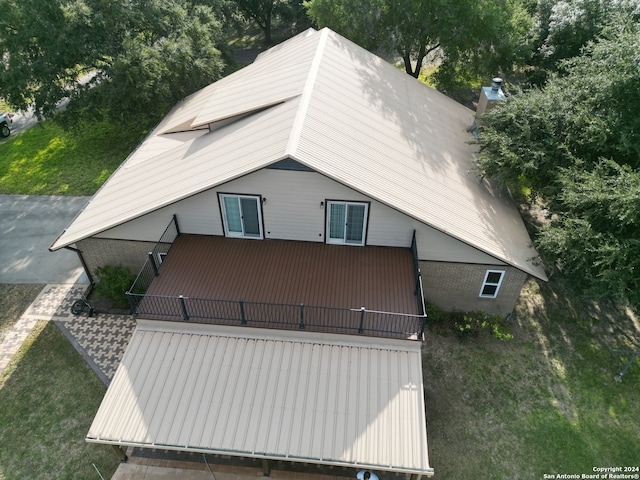 exterior space featuring a balcony