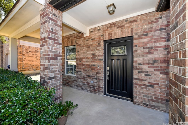 property entrance featuring covered porch