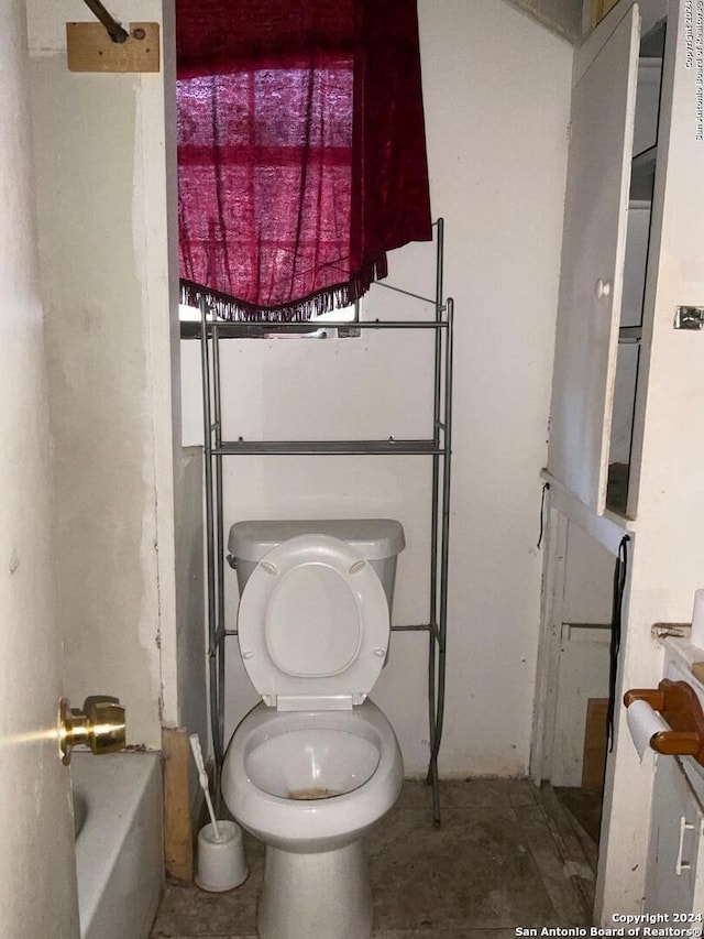 5222 Lark, San Antonio, TX 78228 - bathroom with toilet