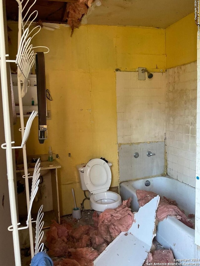 5222 Lark, San Antonio, TX 78228 - bathroom with toilet, a tub, and a towel warmer