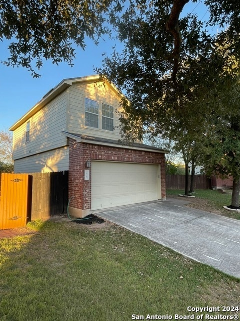 view of front of home featuring a front yard and a garage