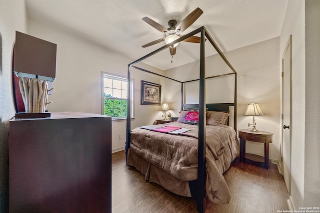 bedroom featuring a textured ceiling, dark hardwood / wood-style flooring, and ceiling fan