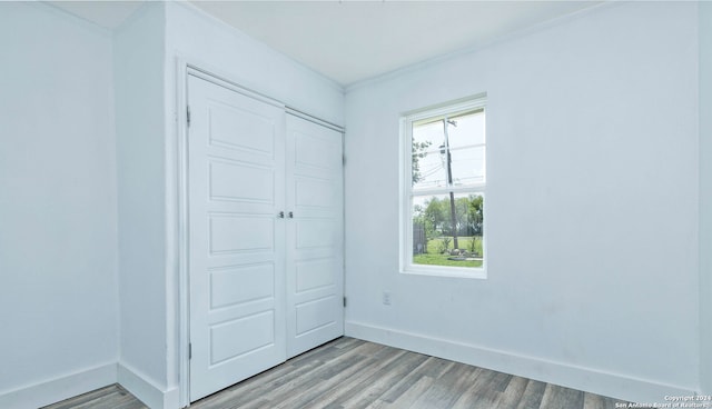 unfurnished bedroom featuring light hardwood / wood-style floors and a closet