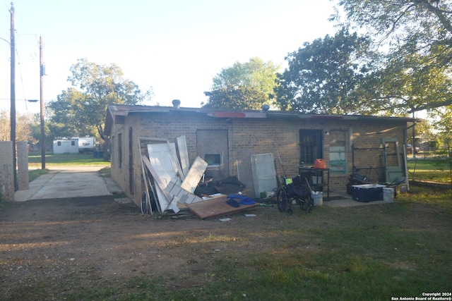 view of outbuilding