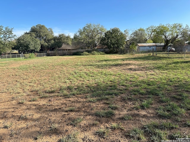 Listing photo 3 for TBD1700 H St, Floresville TX 78114