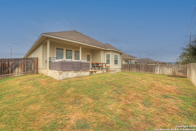 back of house featuring a yard