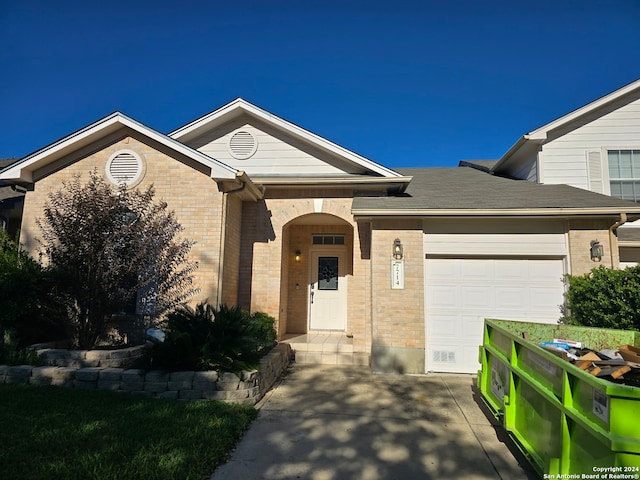 view of front facade featuring a garage