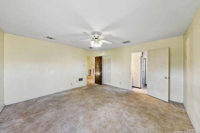 carpeted empty room featuring ceiling fan