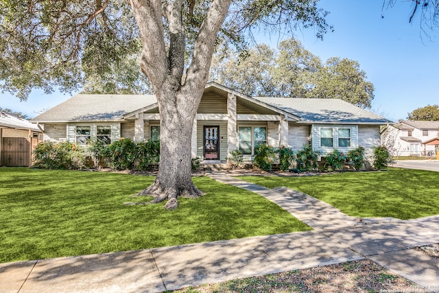 view of front of house featuring a front yard