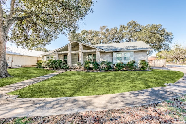 view of front of home with a front lawn