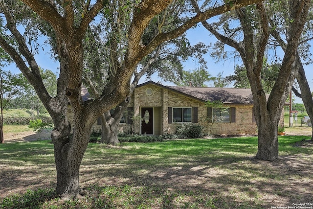 view of front of home with a front lawn