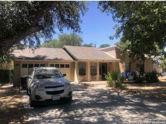 ranch-style home featuring a garage