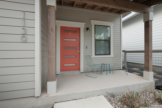 doorway to property with covered porch