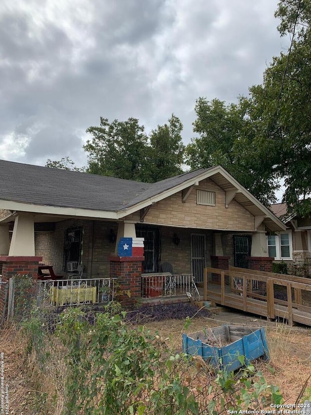 view of front of property with covered porch