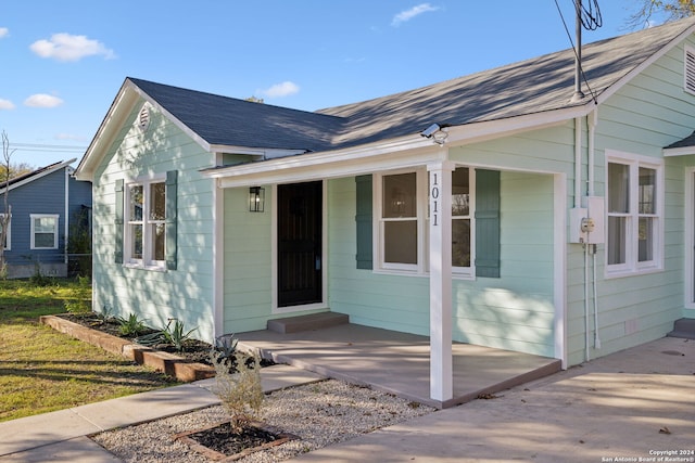 view of front of home featuring covered porch