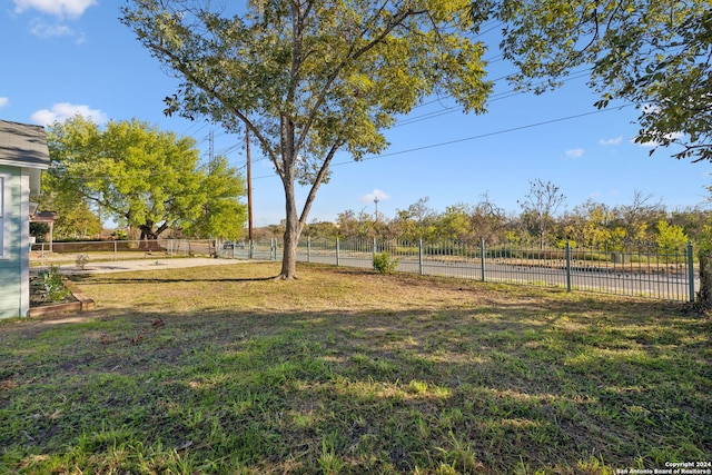 view of yard with a rural view