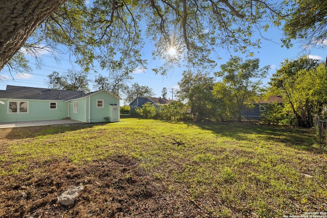 view of yard with a patio area