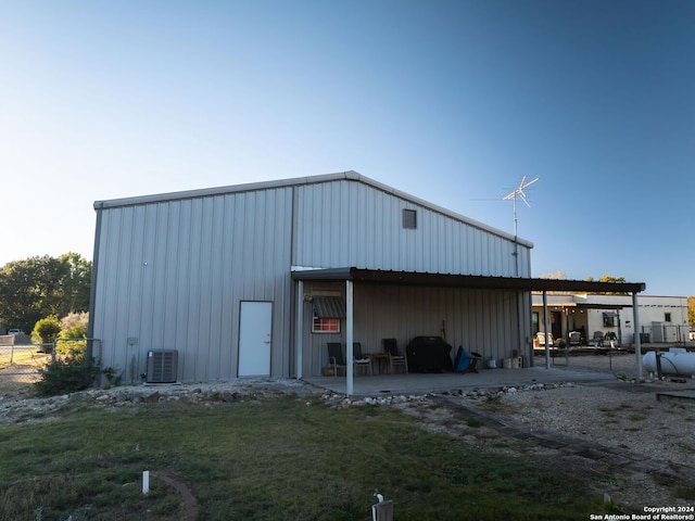 view of outdoor structure with cooling unit