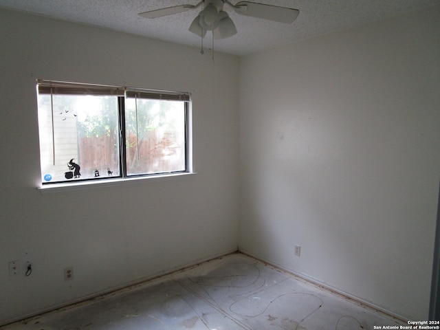 unfurnished room featuring a textured ceiling and ceiling fan