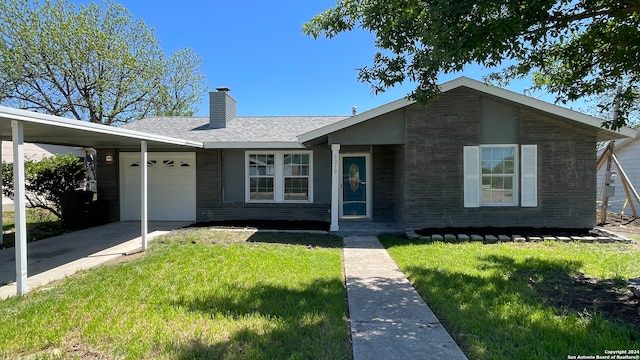 view of front of home featuring a front lawn, a carport, and a garage