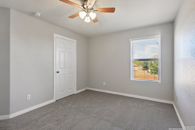 carpeted empty room featuring ceiling fan