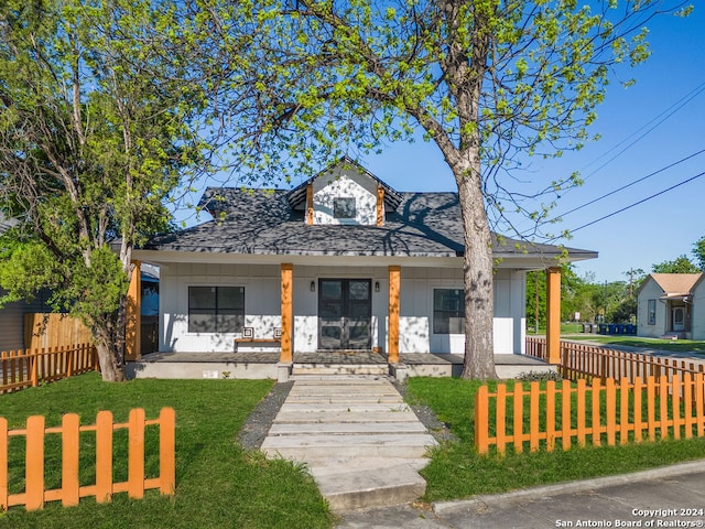 view of front of home featuring a front lawn and a porch